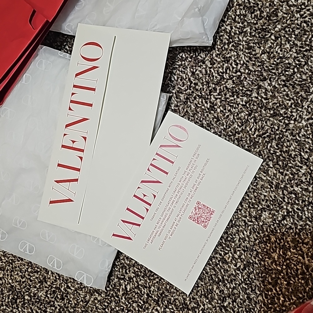 ❤️NEW VALENTINO GARAVANI TISSUE PAPER SET❤️ - Picture 4 of 5